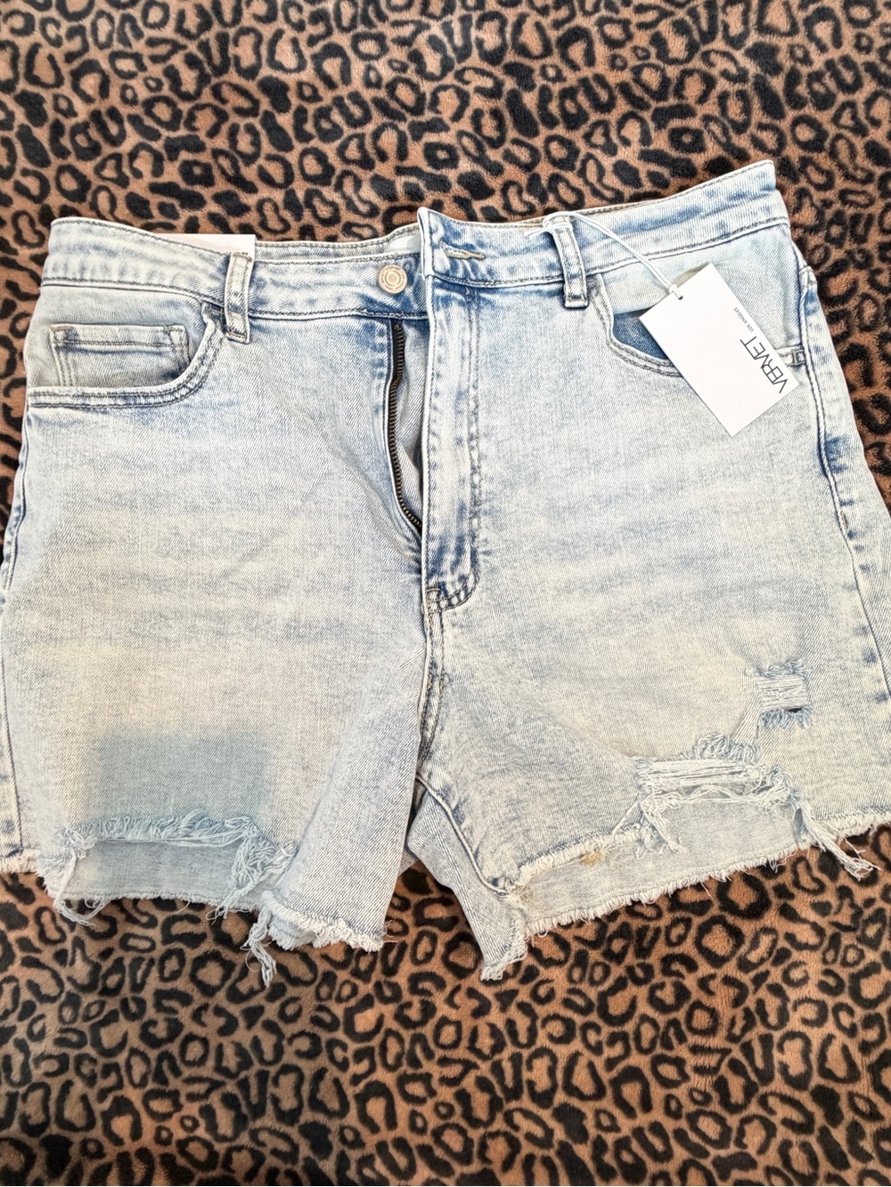 Light Wash Distressed Denim Women’s Shorts-VERVET-size XL